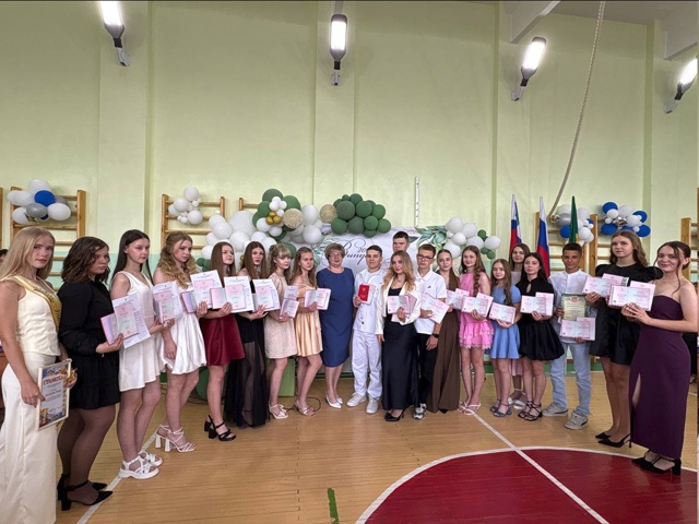 Вручение аттестатов выпускникам 9 классов.